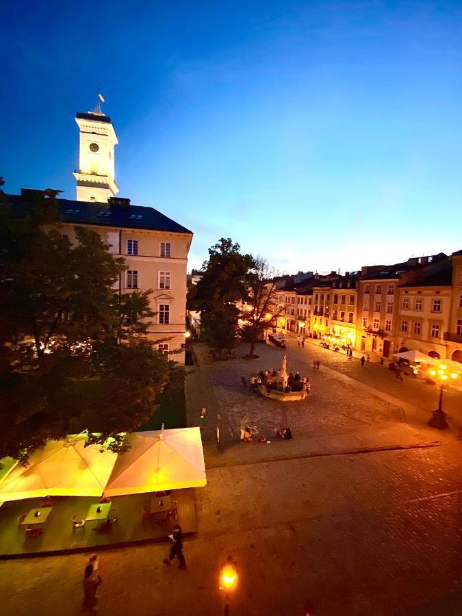 Apartments On Rynok Square Lviv Bagian luar foto