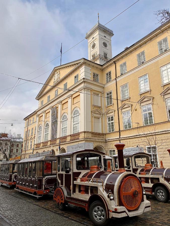 Apartments On Rynok Square Lviv Bagian luar foto