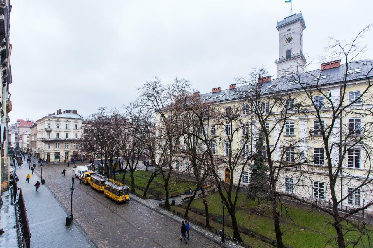 Apartments On Rynok Square Lviv Bagian luar foto