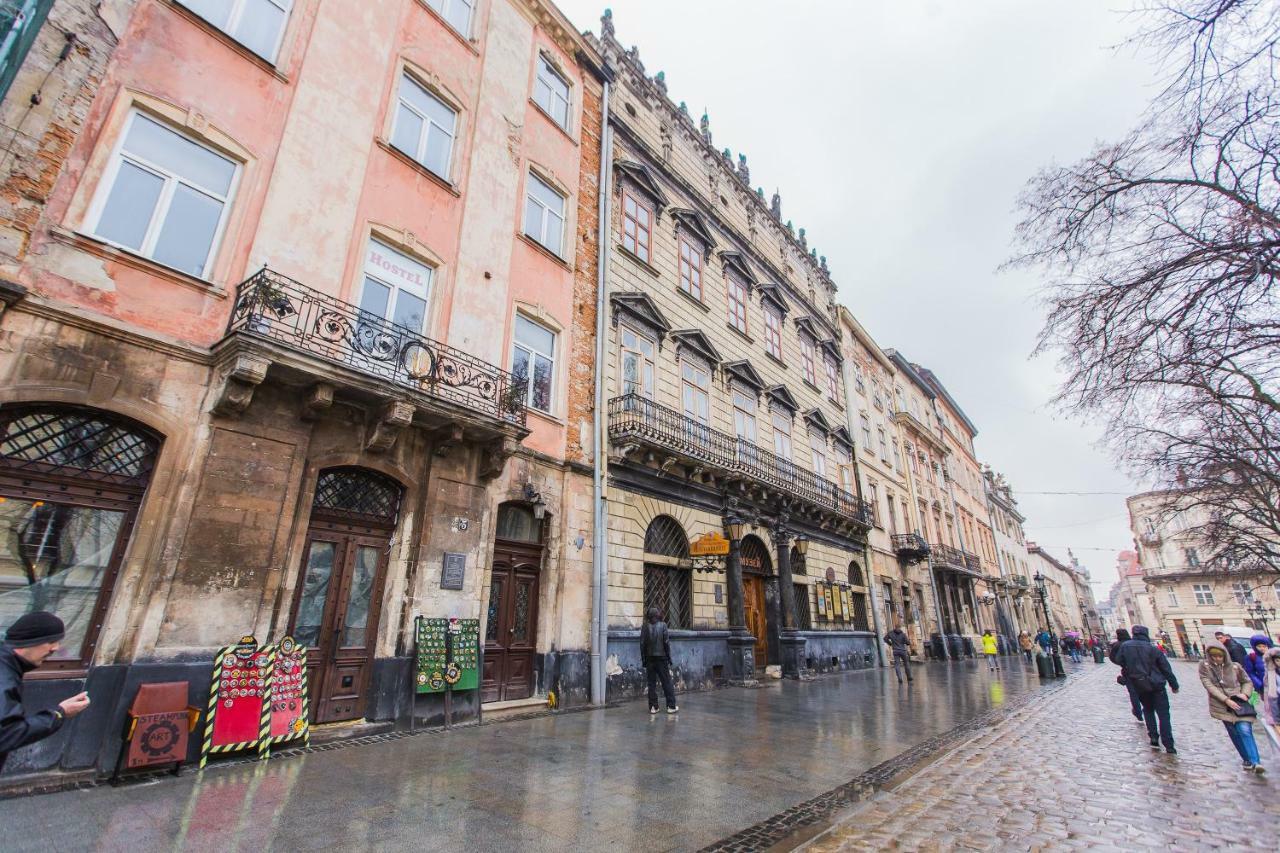 Apartments On Rynok Square Lviv Bagian luar foto